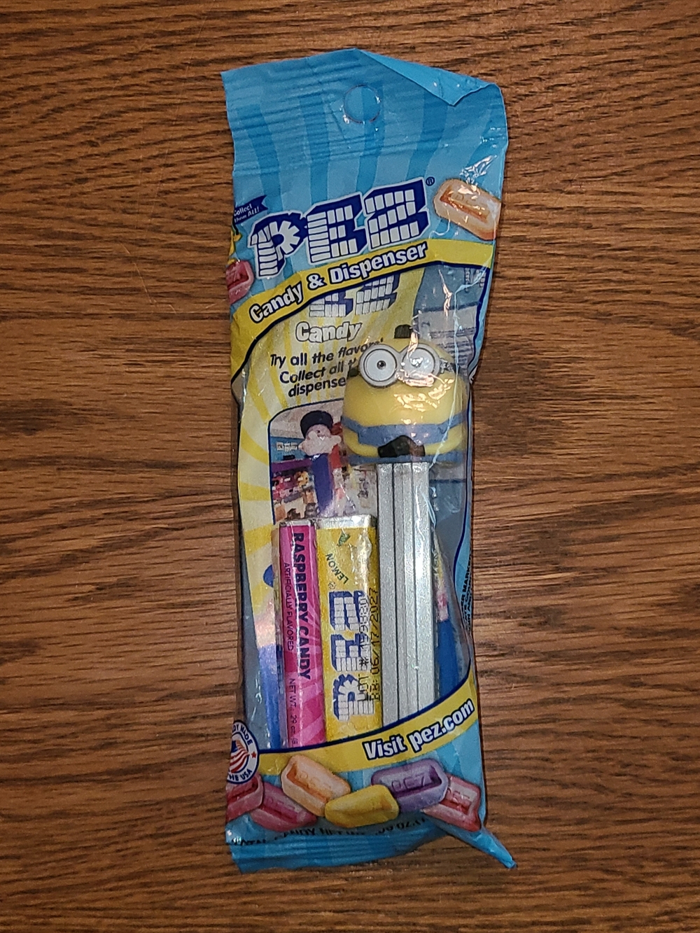 Vintage Despicable Me / Minions themed PEZ candy dispenser.